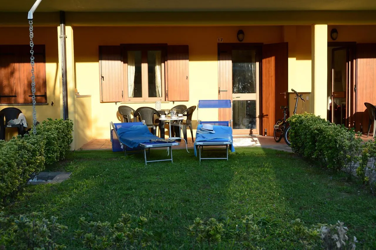 Aparthotel La Perla Monte Isola 0*,  Italia